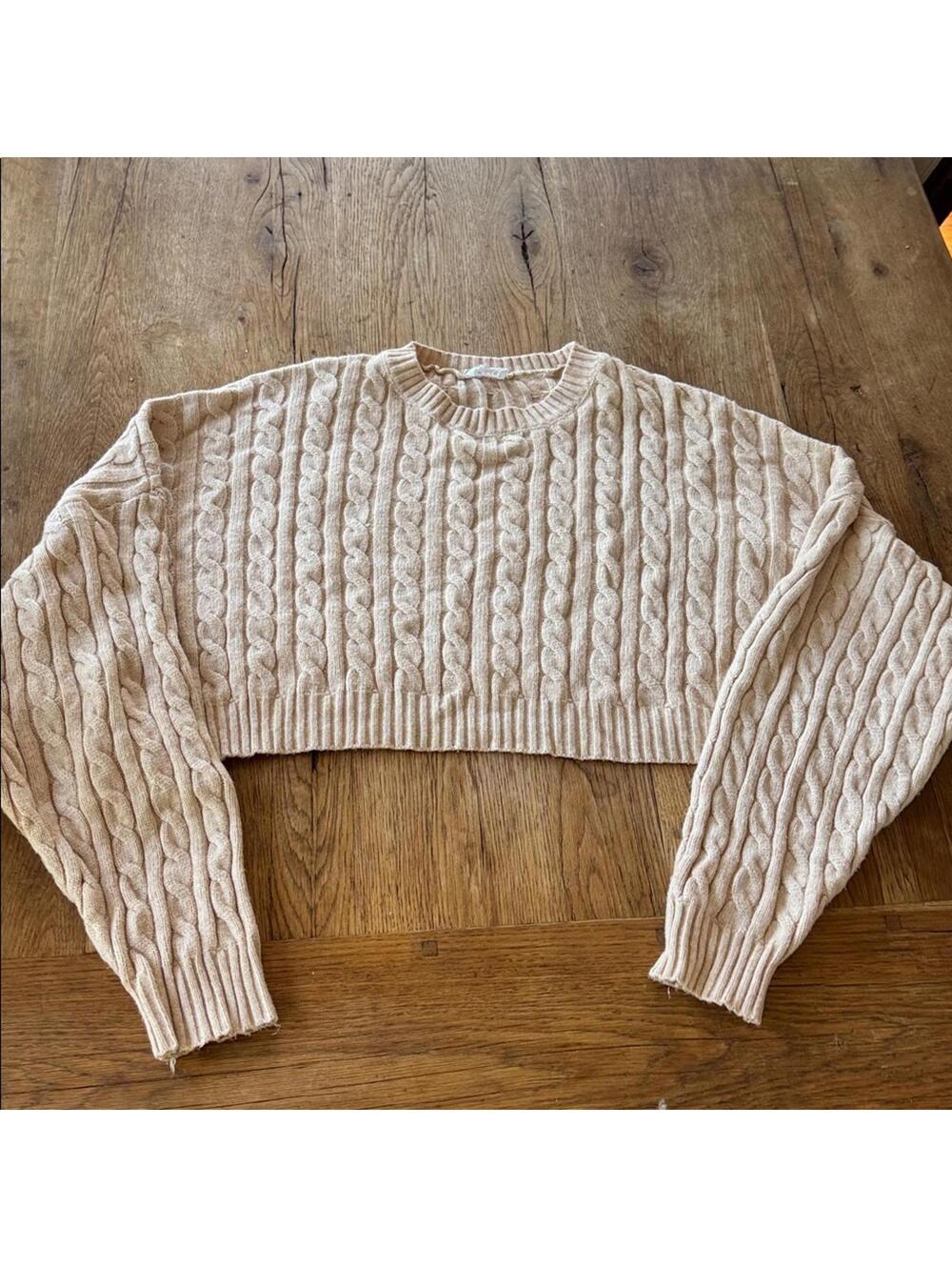 Cable Knit Tan cropped sweater Size Medium